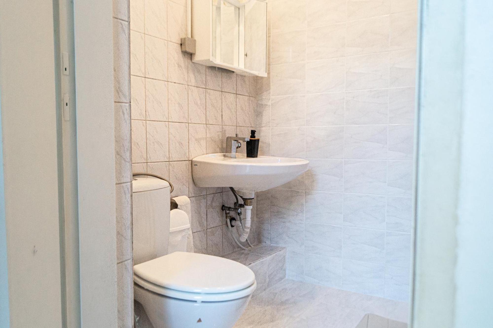Pleasant 3Br Shared Apartment- Ideal For Longstays Bécs Kültér fotó